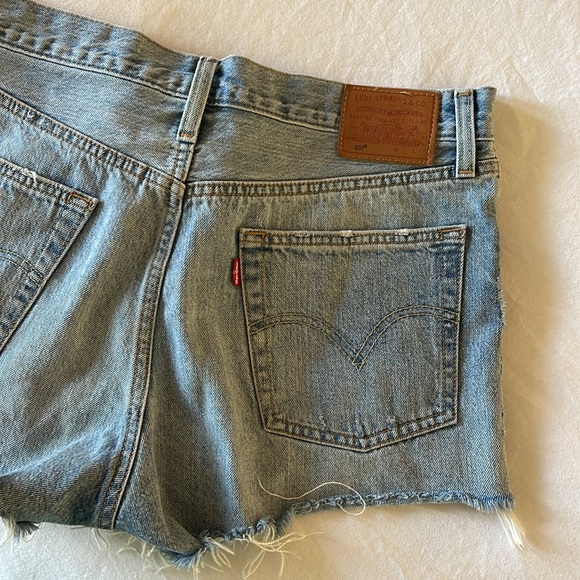 Levi shorts - Picture 3 of 4
